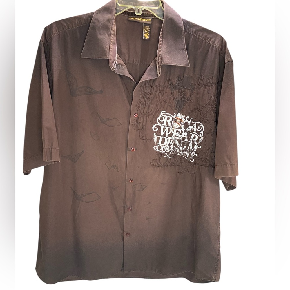 Rocawear men’s vintage brown shirt sleeve shirt with decal on front , 3XL